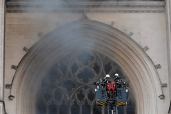 حريق ضخم في كاتدرائية نانت التاريخية غرب فرنسا