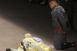 وفاة مأساوية لعارض أزياء سقط على المنصة