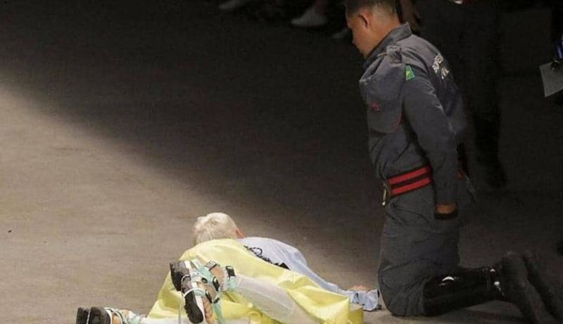 وفاة مأساوية لعارض أزياء سقط على المنصة