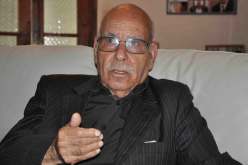 إخراج المجاهد لخضر بورقعة على متن سيارة إسعاف من محكمة بئر مراد رايس