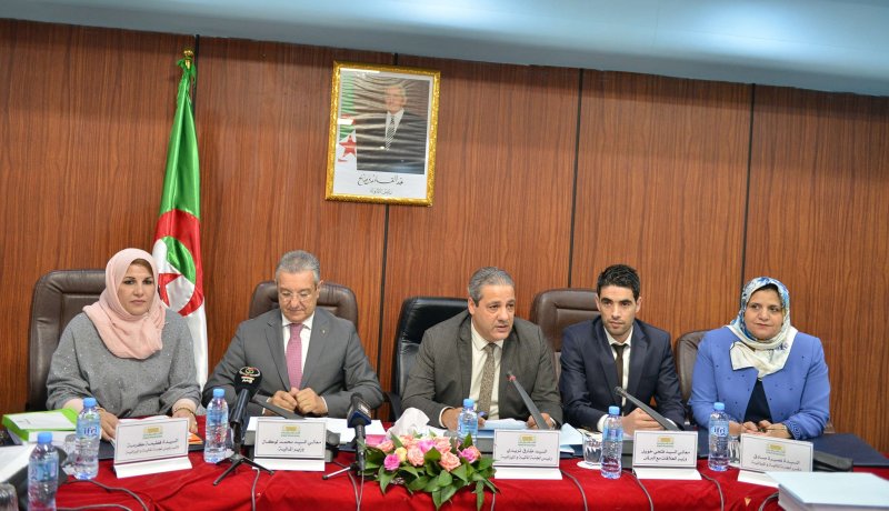 لوكال يقدم قانون عضوي يعدل قوانين المالية أمام لجنة المالية  بالبرلمان