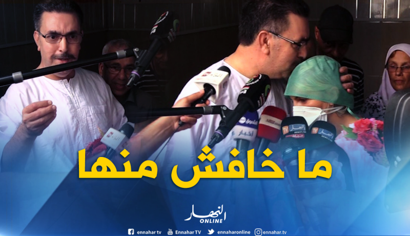 والي البليدة بالنيابة يرد على الوالي المقال.. ويقبّل رأس مصابة بداء الكوليرا