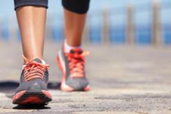 المشي 10 دقائق يوميا يحمي من إعاقة دائمة مستقبلا