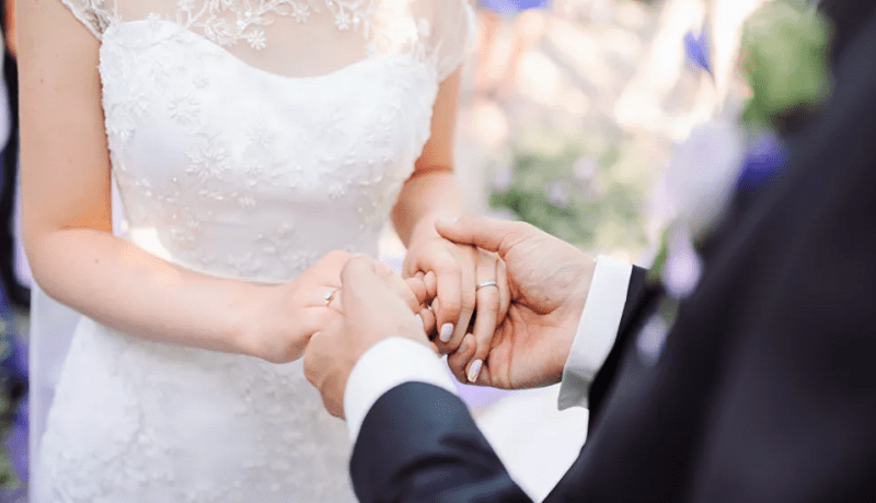 ماكثات في البيت يبحثن عن نصفهم الآخر