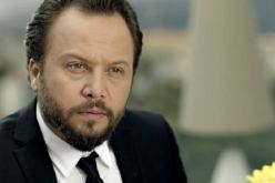 بالفيديو.. مكسيم خليل يرد على حقيقة تخليه على والدته