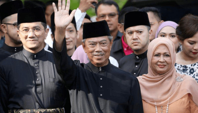 رئيس الوزراء الجديد لماليزيا يؤدي اليمين الدستورية