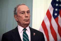 تاسع أغنى رجل في العالم يستغل السجناء لمنافسة ترامب