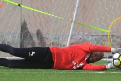 بالفيديو.. مبولحي “القائد” يواصل التألق بتصديات رائعة