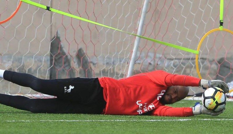 بالفيديو.. مبولحي “القائد” يواصل التألق بتصديات رائعة