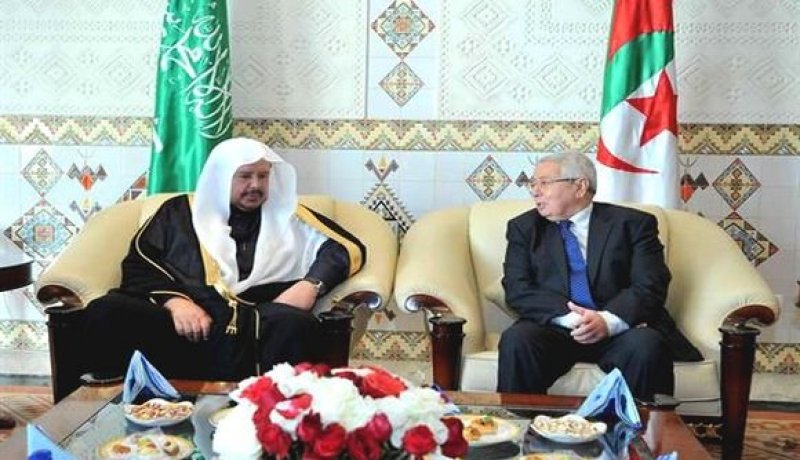 رئيس مجلس الشورى السعودي يشرع في زيارة إلى الجزائر