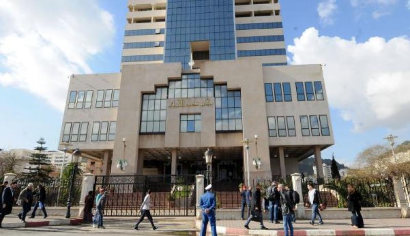 عام حبسا نافذا في حق مقاول يتاجر بالعتاد الحربي والأسلحة