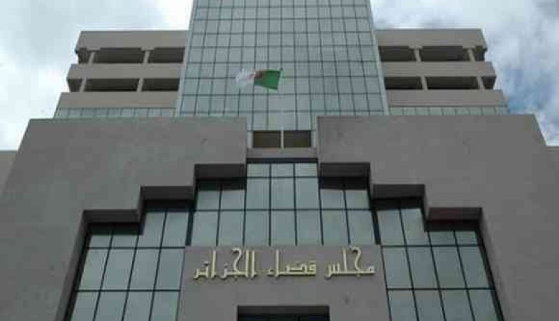 تفاصيل مثيرة بشأن فيديو متداول حول إعتداء مزعوم على قاصر بمقر للشرطة
