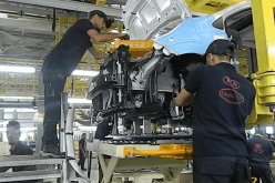 تخفيض نسبة أسعار السيارات ونسبة الاستيراد إلى 40 من المئة  