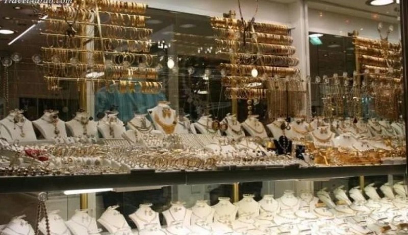 إلقاء القبض على عصابة ترتدي ملابس نسوية وتستخدم مسدس بلاستيكي لسرقة محلات المجوهرات