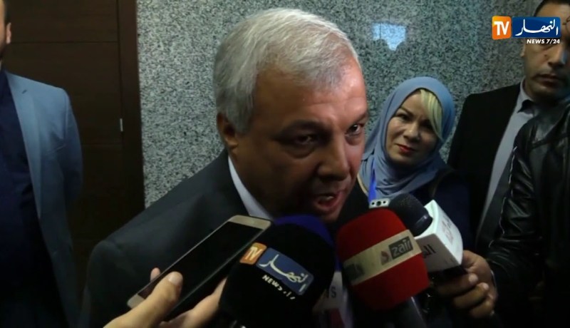 محافظ بنك الجزائر بالنيابة:”5 آلاف مليار دينار يدّخرها الجزائريون خارج البنوك”