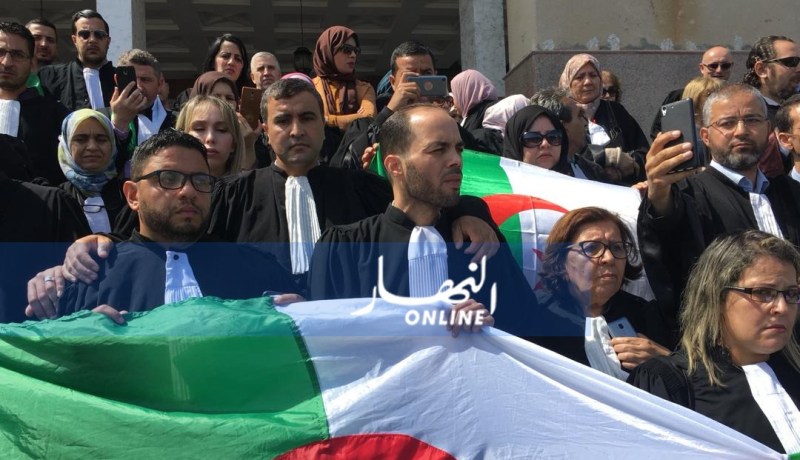 بالصور والفيديو.. أصحاب الجبة السوداء يخرجون في مسيرات سلمية