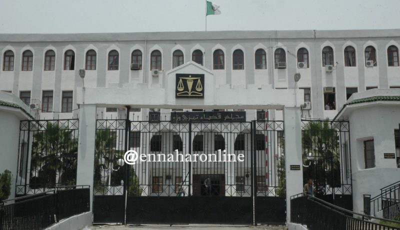 توقيف موظّفة بمحكمة تيزي وزو طلبت رشوة لمساعدة متّهم
