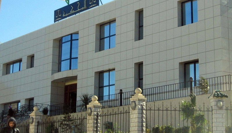 ضابط شرطة وأربعة أعوان مهددون بالحبس بعد اعتدائهم على مواطن أثناء توقيفه
