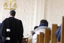 «سوكارجي» يرمي ابنه الرضيع أرضا فيكسر ساقه ثم يطرد زوجته وأبناءها من المنزل ليلا!