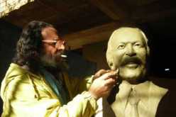 الفنان التشكيلي محمد بوكرش ينقل إلى المستشفى في حالة صحية حرجة