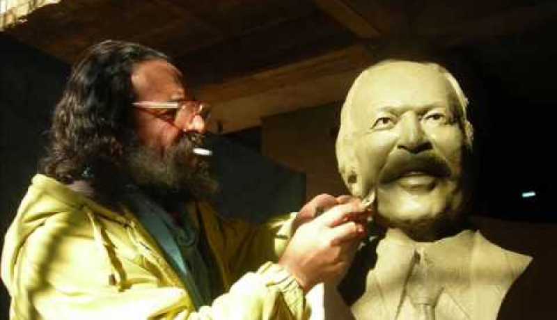 الفنان التشكيلي محمد بوكرش ينقل إلى المستشفى في حالة صحية حرجة