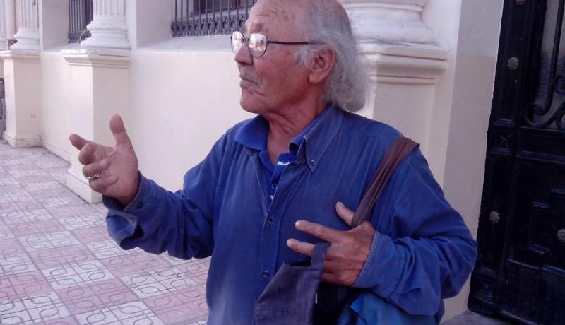 جثمان النحات محمد دماغ يواري الثرى بمقبرة  بوزوران في باتنة