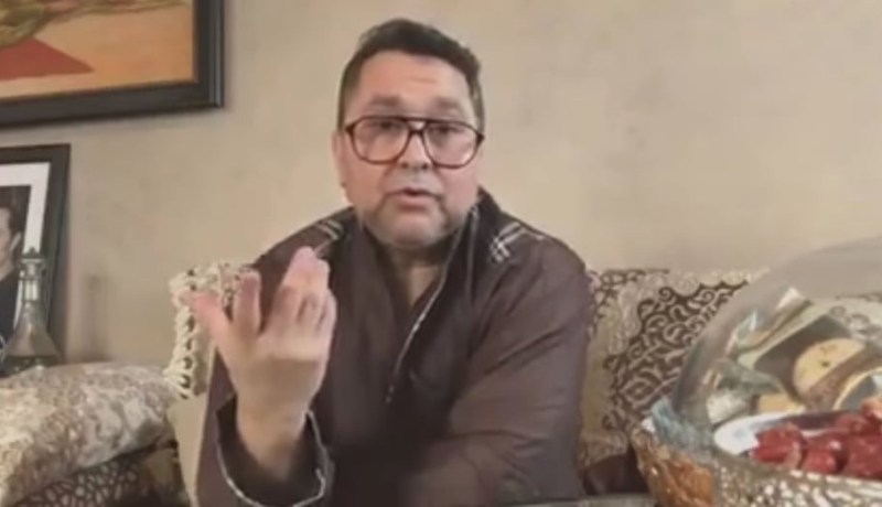 محمد لمين يؤكد اعتزاله الأغاني الغرامية واستغلال صوته في المديح