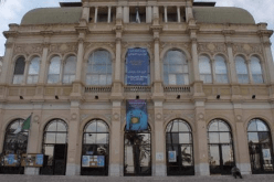 عرض مسرحية “الواد الغربي” بالمسرح الوطني محي الدين بشطرزي