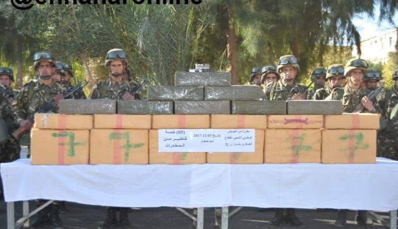 الجيش يحبط محاولة تهريب 5 قناطير من الكيف بجبل ڤروز في بشار