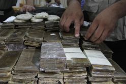 شرطي موقوف يفرّ من مقر المحكمة بعد استجوابه في قضية مخدّرات!
