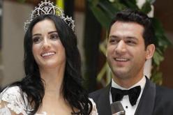 غيرة زوجة مراد يلدريم تدفعها لوضع حد له مع المعجبات