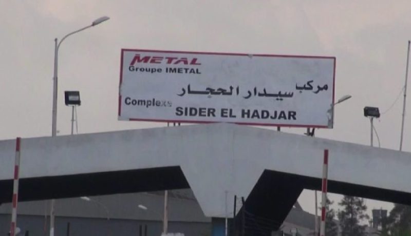 عنابة : الدرك يفرق المحتجين أمام مركب الحجار للحديد والصلب