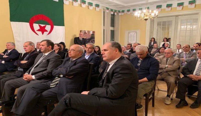 مساهل يلتقي ممثلي الجالية الوطنية بهولندا