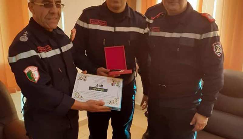 مدير الحماية المدنية لمستغانم يكرم الأعوان الذين قاموا بتوليد امرأة