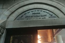 بالصور..مستوطنون يضرمون النار بمسجد في نابلس