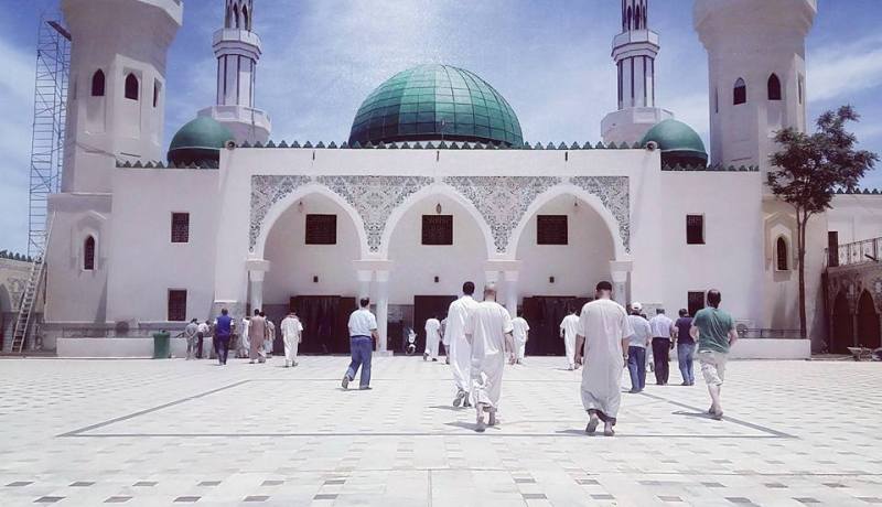 انجليزي يعتنق الاسلام في الشلف
