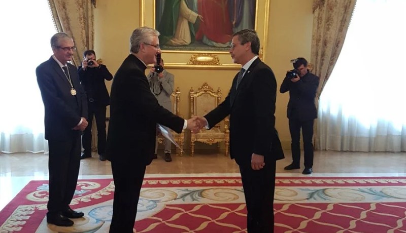 بالصور.. عبد القادر مسدوة سفيرا للجزائر في إمارة أندورا مع الإقامة في باريس