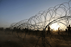 فلسطينيون يستعدون للمشاركة في مسيرة العودة من غزة إلى الضفة