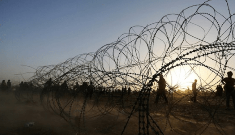 فلسطينيون يستعدون للمشاركة في مسيرة العودة من غزة إلى الضفة