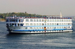 إصابة 12 مصريا على متن باخرة بفيروس كورونا