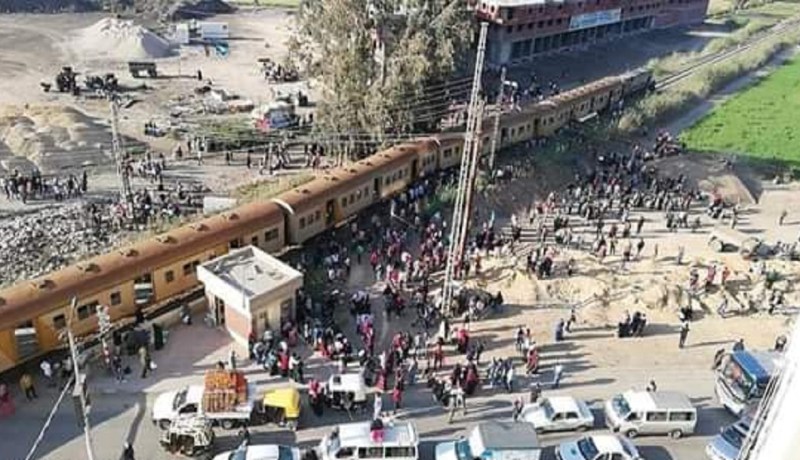 عشرات الإصابات إثر خروج قطار عن مساره في مصر