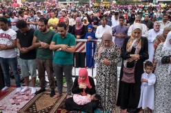 غناء واختلاط بين الذكور والإناث داخل مساجد مصر في صلاة العيد