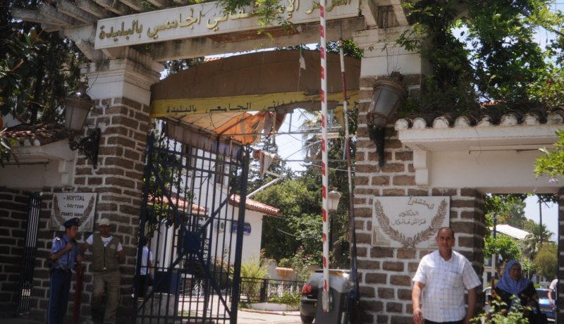 عصابة مُدجَّجة بالسيوف تقتحم مصلحة الاستعجالات بالمستشفى الجامعي «فرانتز فانون» في البليدة