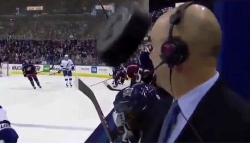 بالفيديو..معلق ينجو من الموت بأعجوبة مباشرة على الهواء