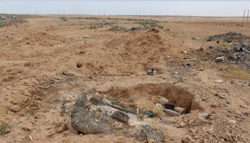 العثورعلى مقبرة جماعية لمدنيين وعسكريين أعدمهم “داعش” في سوريا