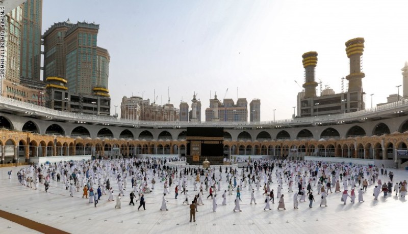 السعودية.. المسجد الحرام يستقبل أول أفواج المعتمرين