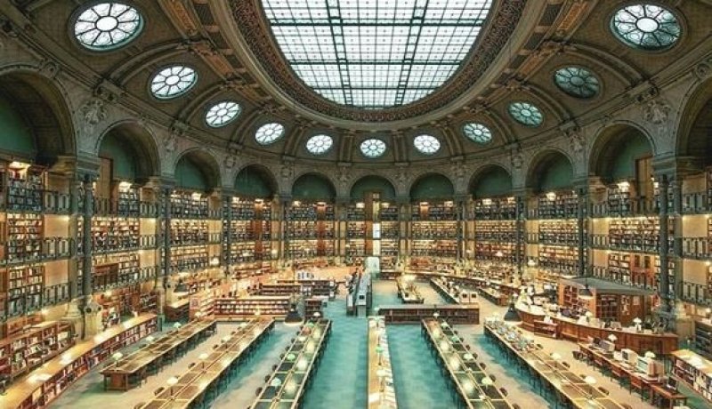 الجزائر تهدي مكتبة الإسكندرية 1000 كتاب