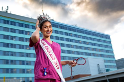 ملكة جمال إنجلترا تعود إلى عملها كطبيبة لمواجهة كورونا