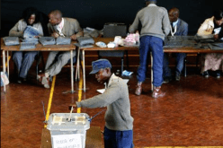 فوز الحزب الحاكم في زيمبابوي بأغلبية مقاعد البرلمان