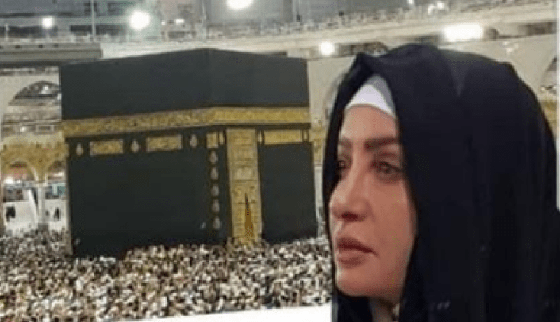 لطيفة التونسية تؤدّي مناسك العمرة